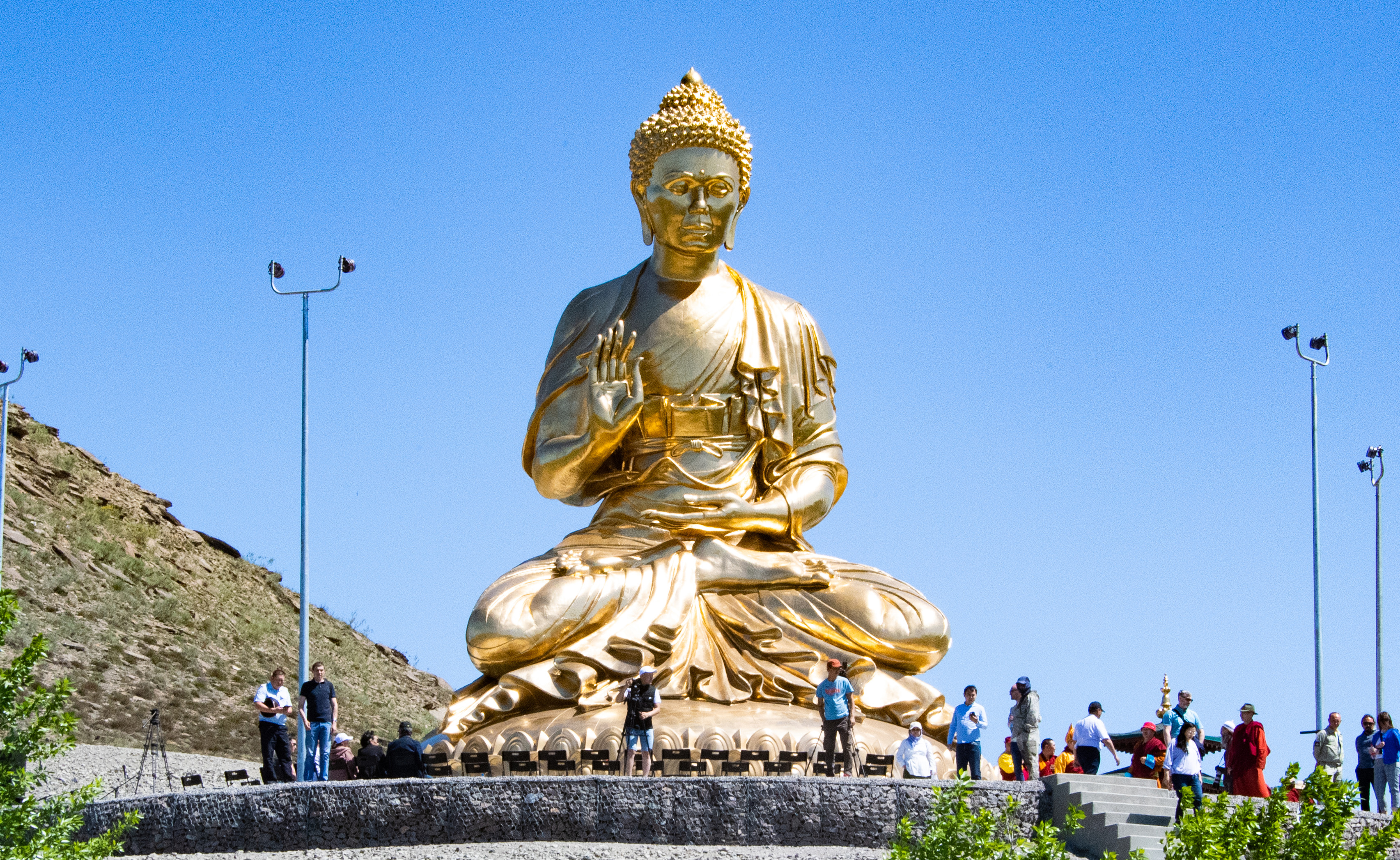 Буда видео. Будда Шакьямуни статуя. Будда Шакьямуни в Туве. Статуя Будды в Туве. Будда Шакьямуни Кызыл.